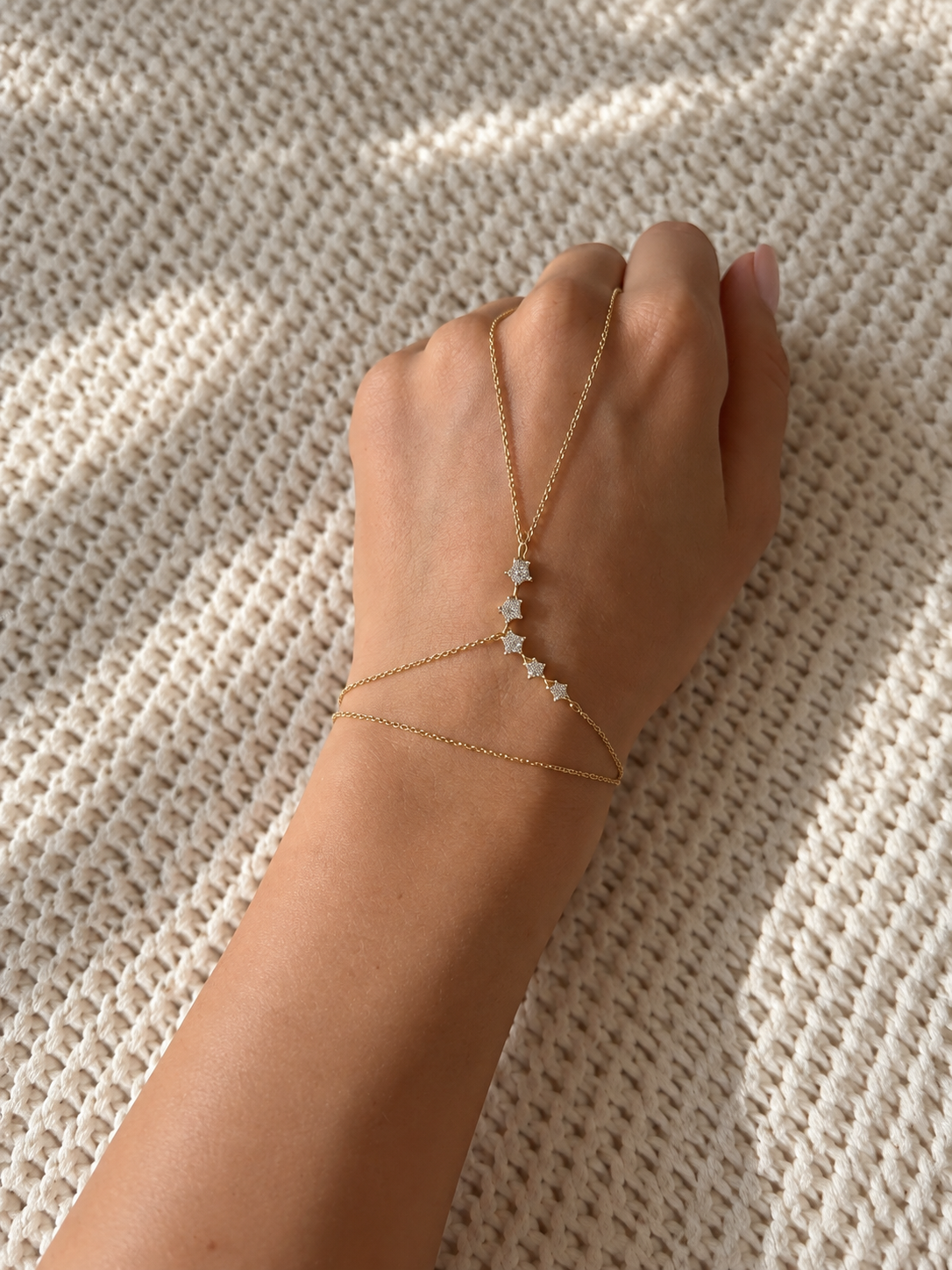 Estelle Star Handchain