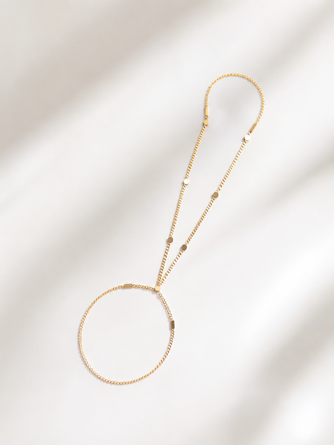 Minimal Muse — Delicate Gold Hand Chain for Everyday Wear