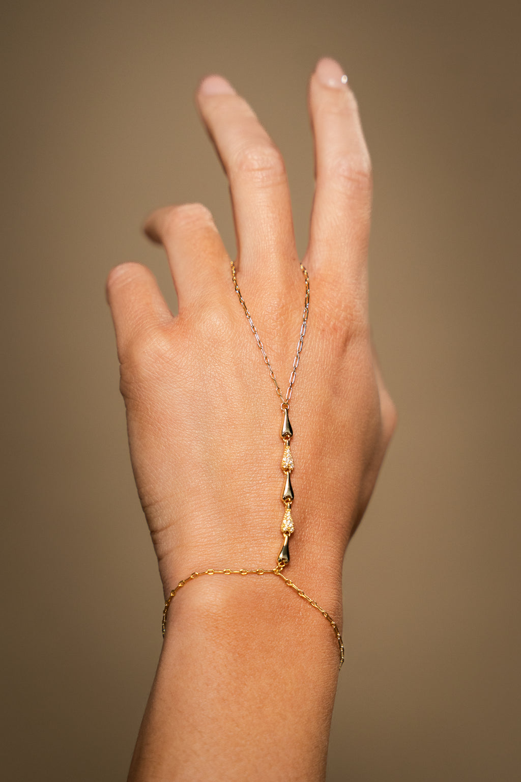 Calla Muse Gold Hand Chain